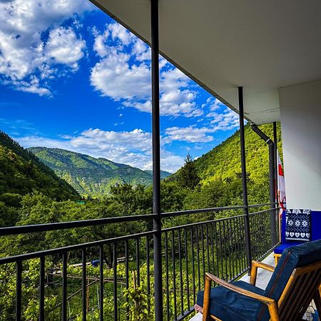 White House In Borjomi Hotel Buitenkant foto