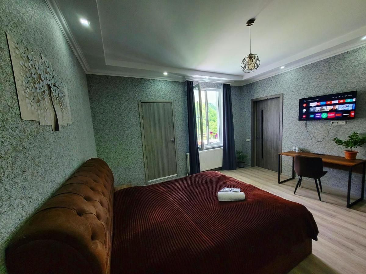 White House In Borjomi Hotel Buitenkant foto